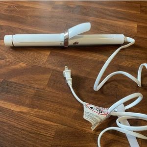 T3 SinglePass Curl 1.25 Inch Professional Curling Iron - White